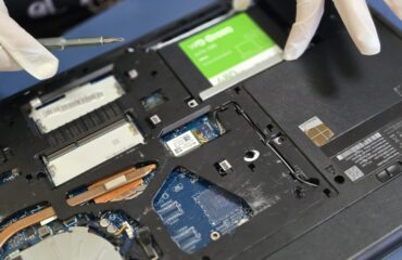 Cambio de disco duro por SSD en notebook, servicio técnico REPARANDOLA Montevideo