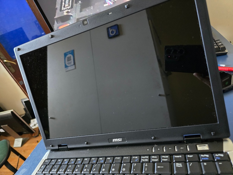 pantalla negra notebook solucion