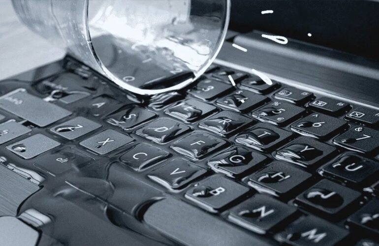 Teclado de notebook mojado: qué hacer en los primeros 30 minutos
